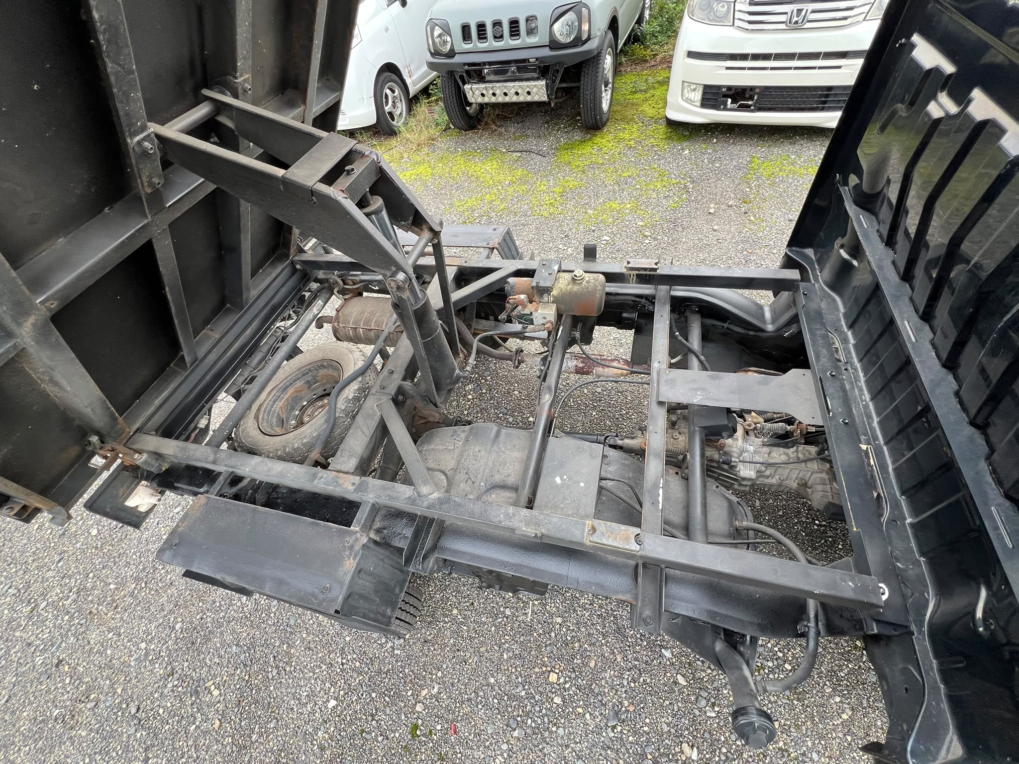 2003 Suzuki Carry Dump Glossy Black - Image 2