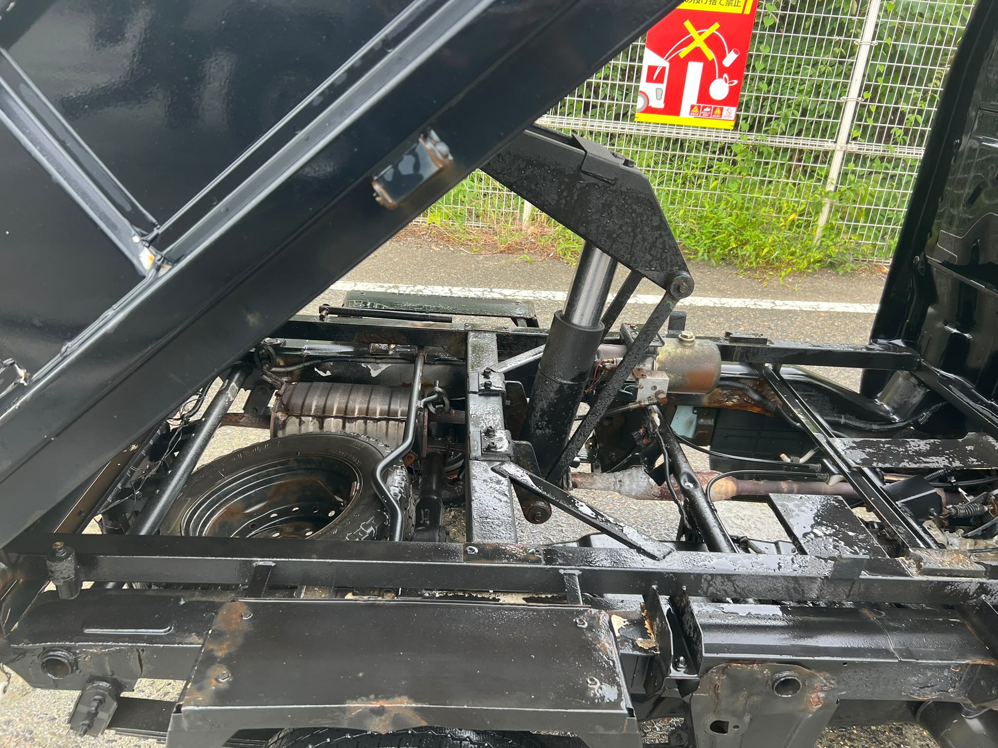 2003 Suzuki Carry Dump Glossy Black - Image 3